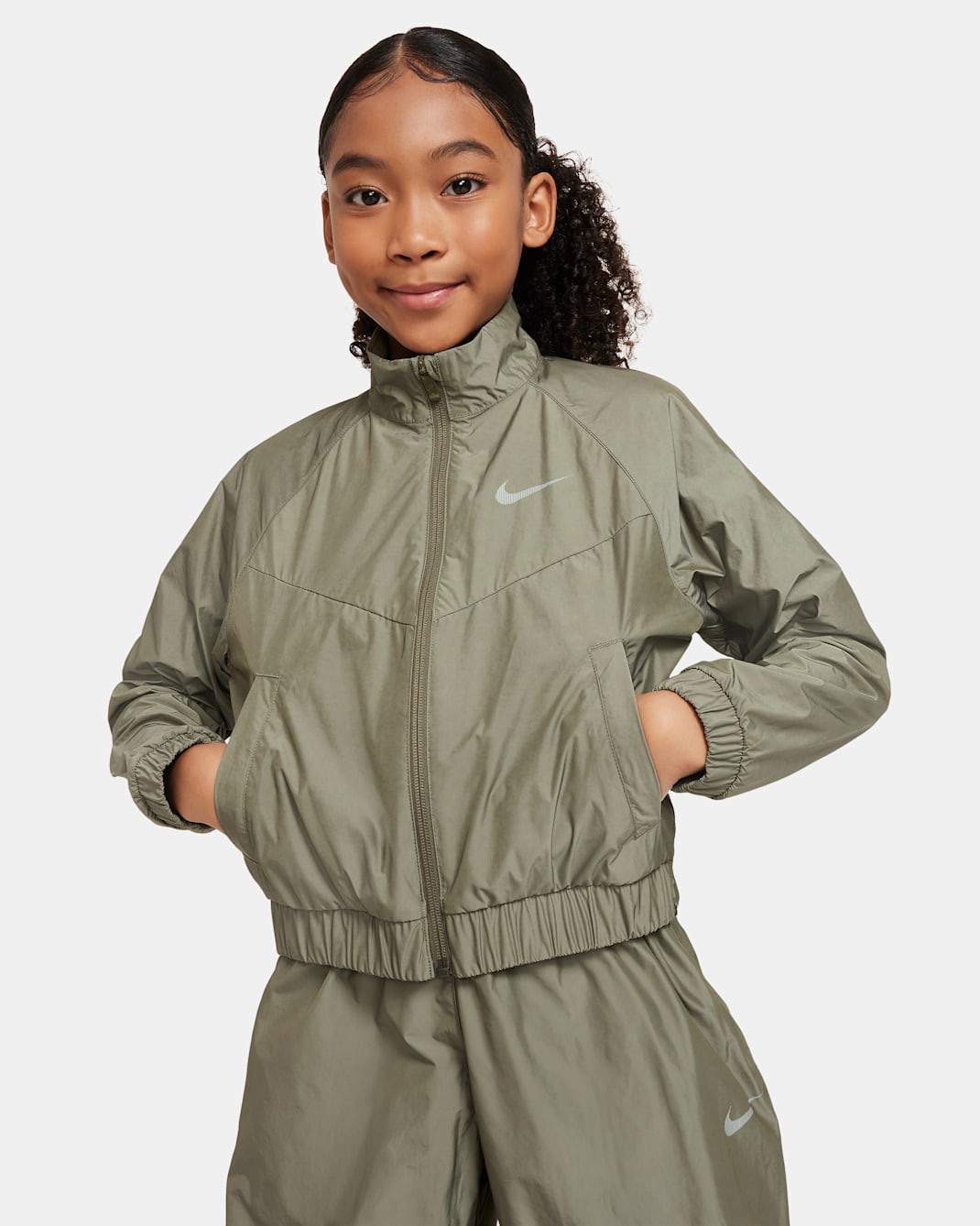 ナイキ スポーツウェア ウィンドランナー ジュニア (ガールズ) ルーズ ジャケット - ミディアムオリーブ/ライトボーン
