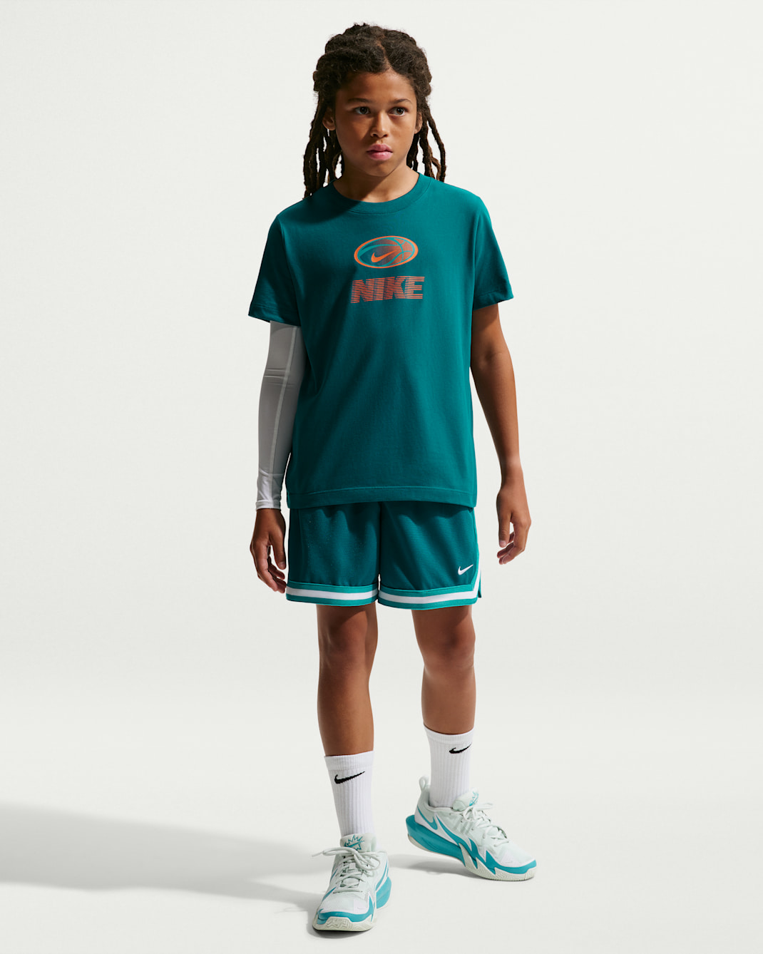 Shorts de básquetbol de 13 cm para niños talla grande Nike DNA - Abeto brillante/Blanco