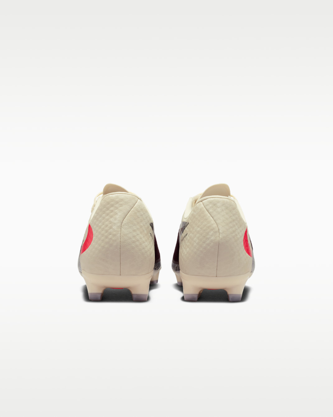 Nike United Phantom 6 Low Academy Multi-Ground Soccer Cleats
