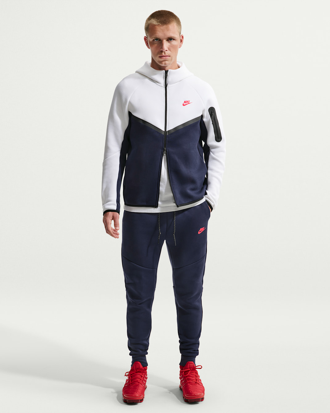Nike Tech Fleece-Jogger (Herren) - Obsidian/Speed Red