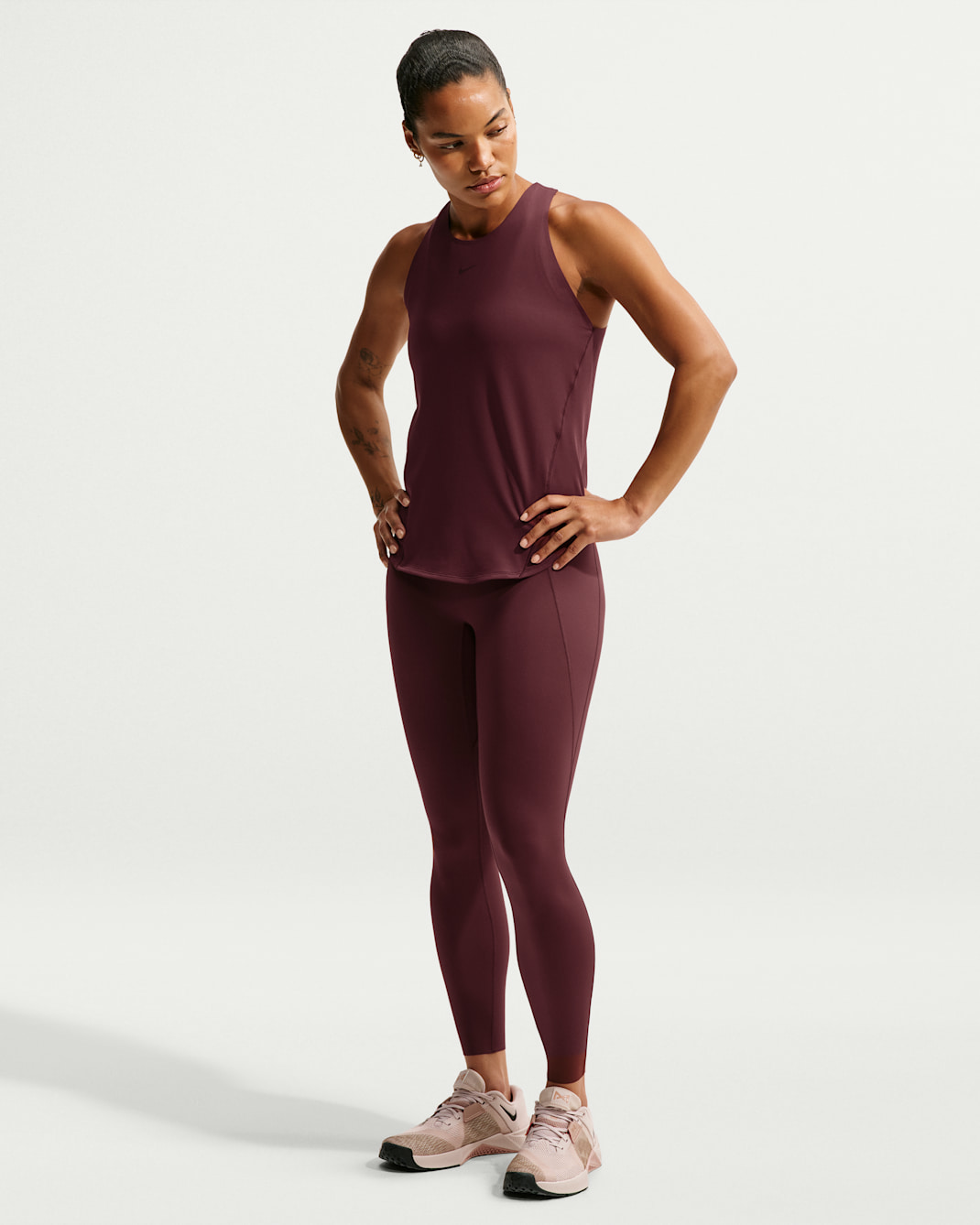 Nike Universa Women's High-Waisted 7/8 Leggings with No Front Seam - Mystic Dates/Mystic Dates/Burgundy Crush