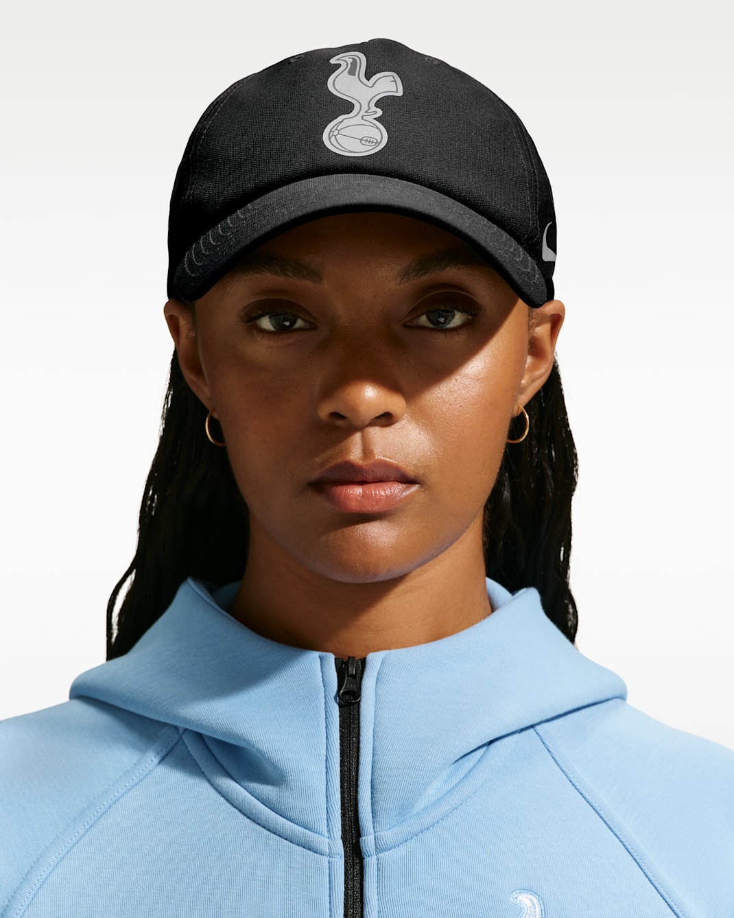 Tottenham Hotspur 2026/27 Club-kasket i polyester 5P Winter Chrome Pack Nike Club-kasket i polyester 5P Winter Chrome Pack - sort/Reflective Silver