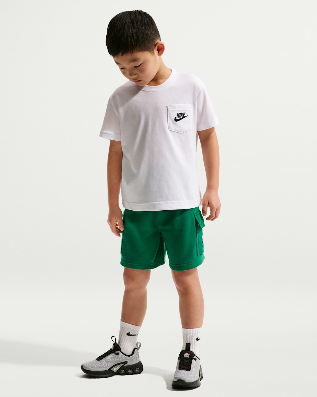 Nike Sportswear Younger Kids' Pocket T-Shirt and French Terry Shorts Set - Malachite