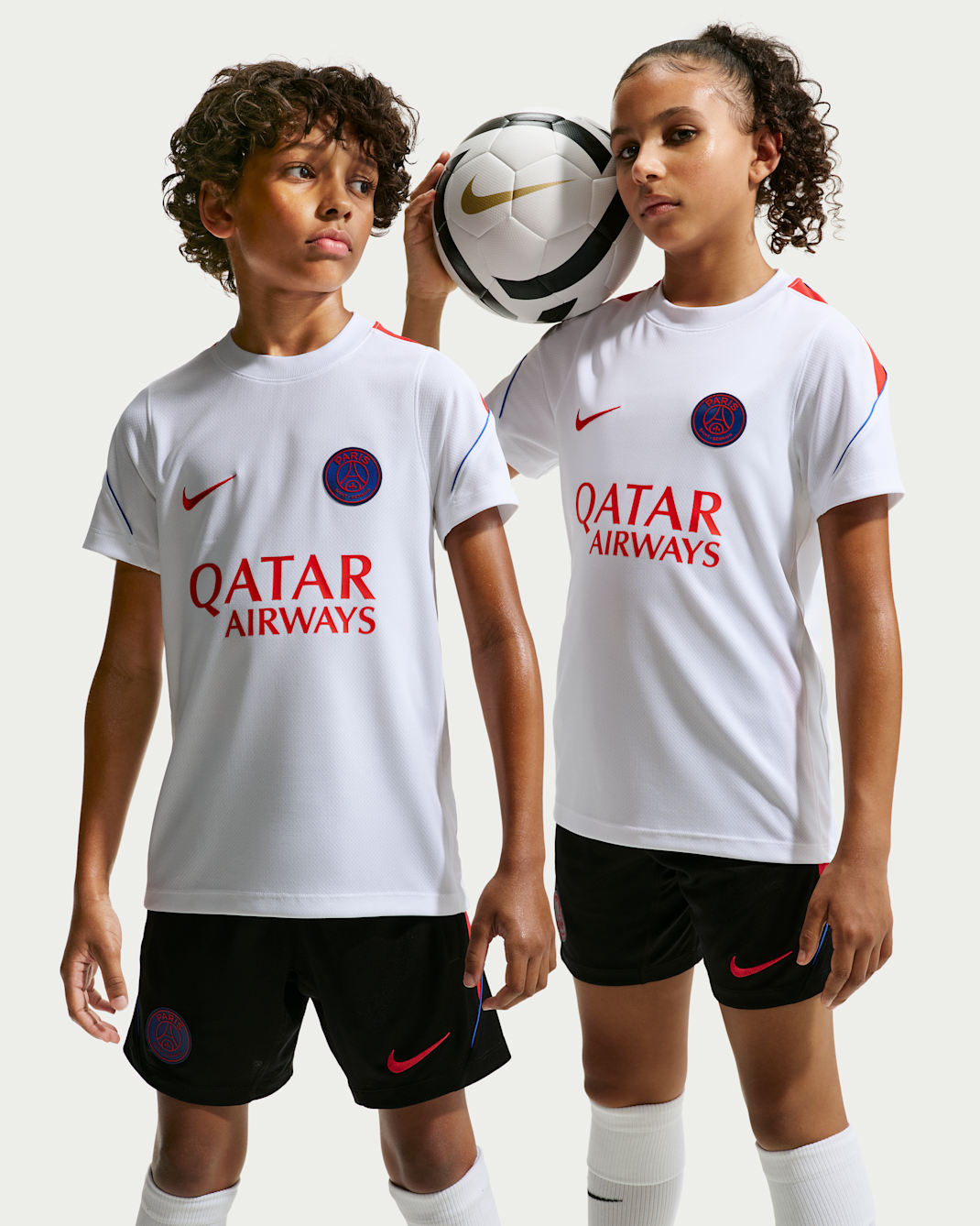 Paris Saint-Germain Strike Older Kids' Nike Football Dri-FIT Short-Sleeve Top - White/Hyper Royal/Global Red/Global Red