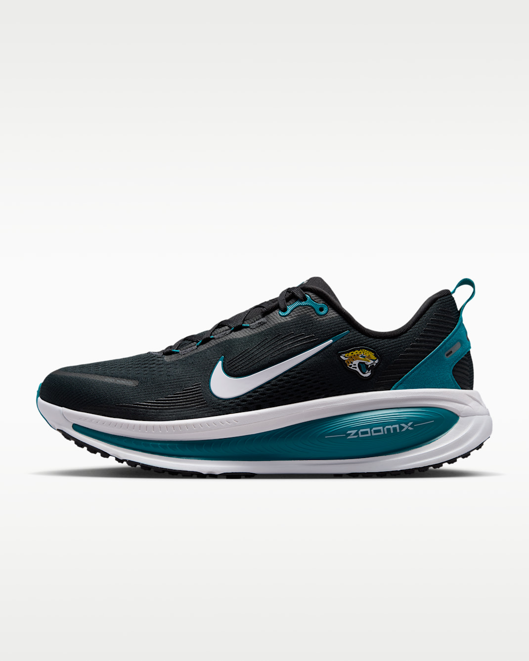 Tenis de correr en pavimento de la NFL para hombre Nike Vomero 18 (Jacksonville Jaguars) - Negro/Viento/Blanco