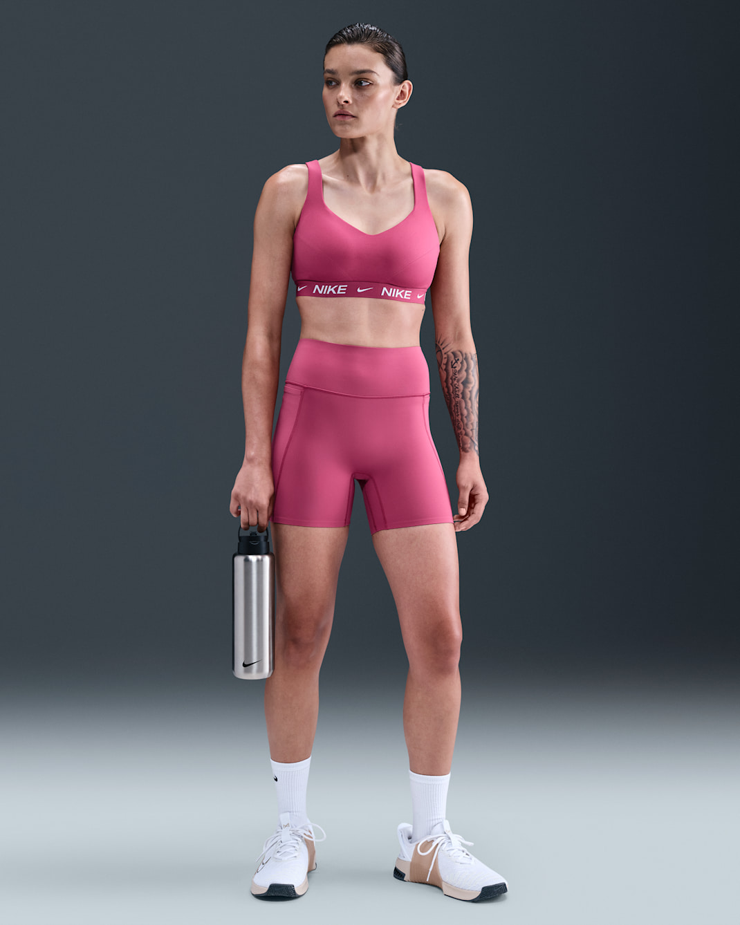 Shorts de ciclismo de tiro alto de 13 cm sin costura frontal para mujer Nike Universa - Remolacha dulce/Granate intenso/Castaña enérgico