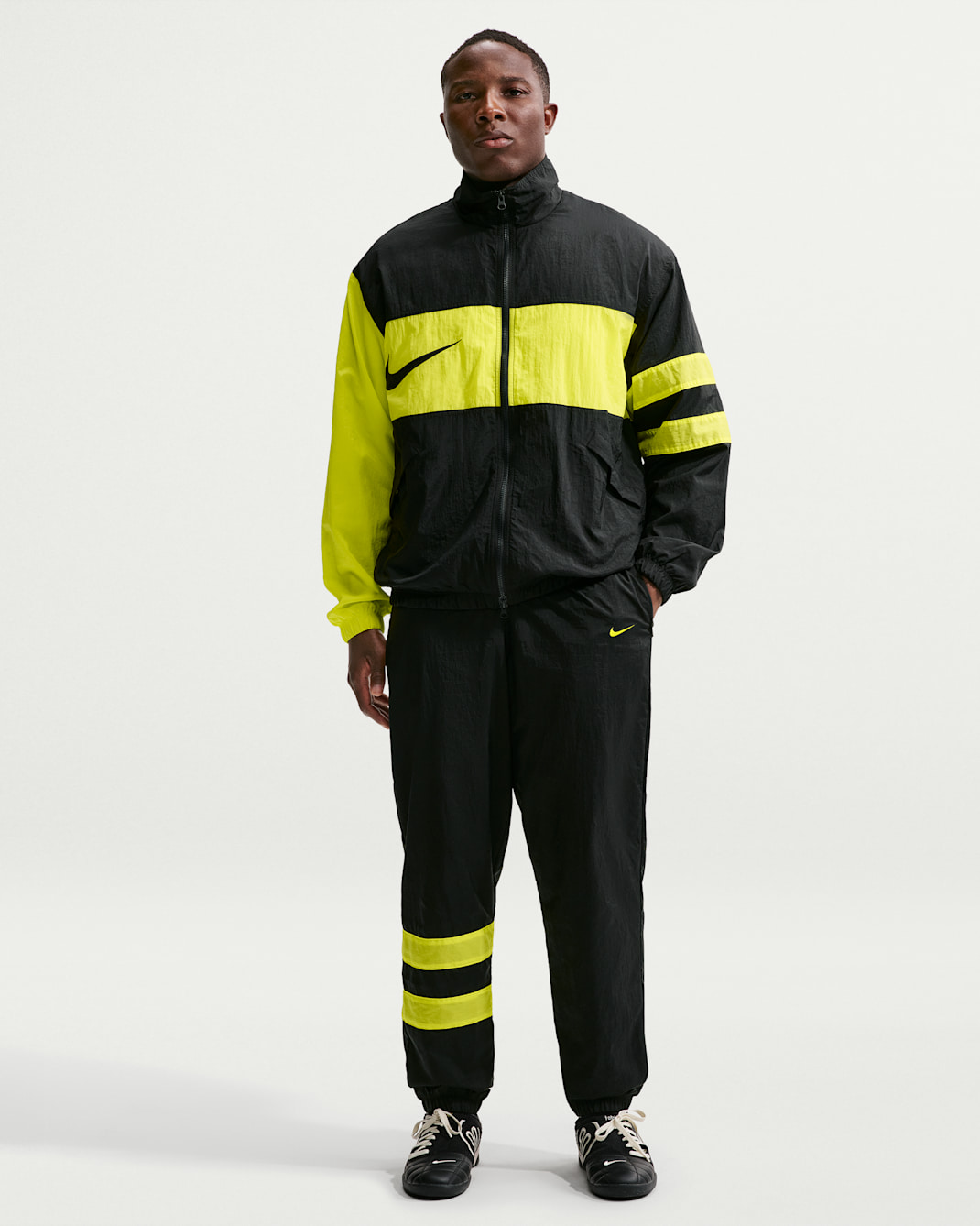 Pantalon de survêtement de foot tissé Nike i96 Repel pour homme - Noir/Lemon Venom/Lemon Venom