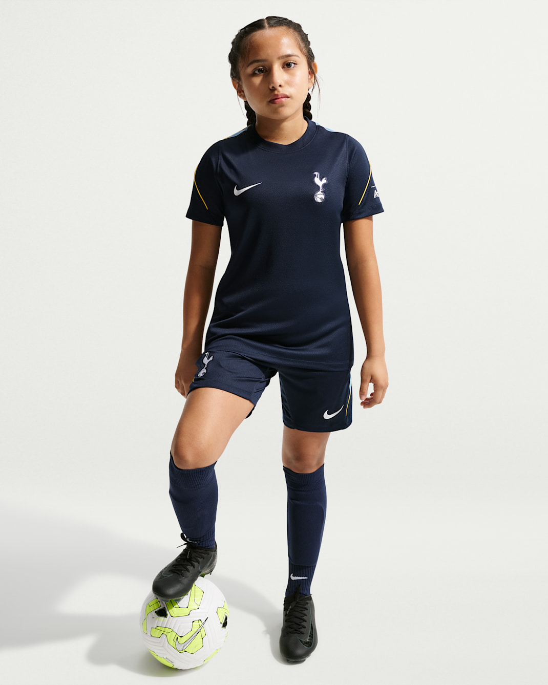 Tottenham Hotspur Strike Big Kids' Nike Soccer Dri-FIT Short-Sleeve Top