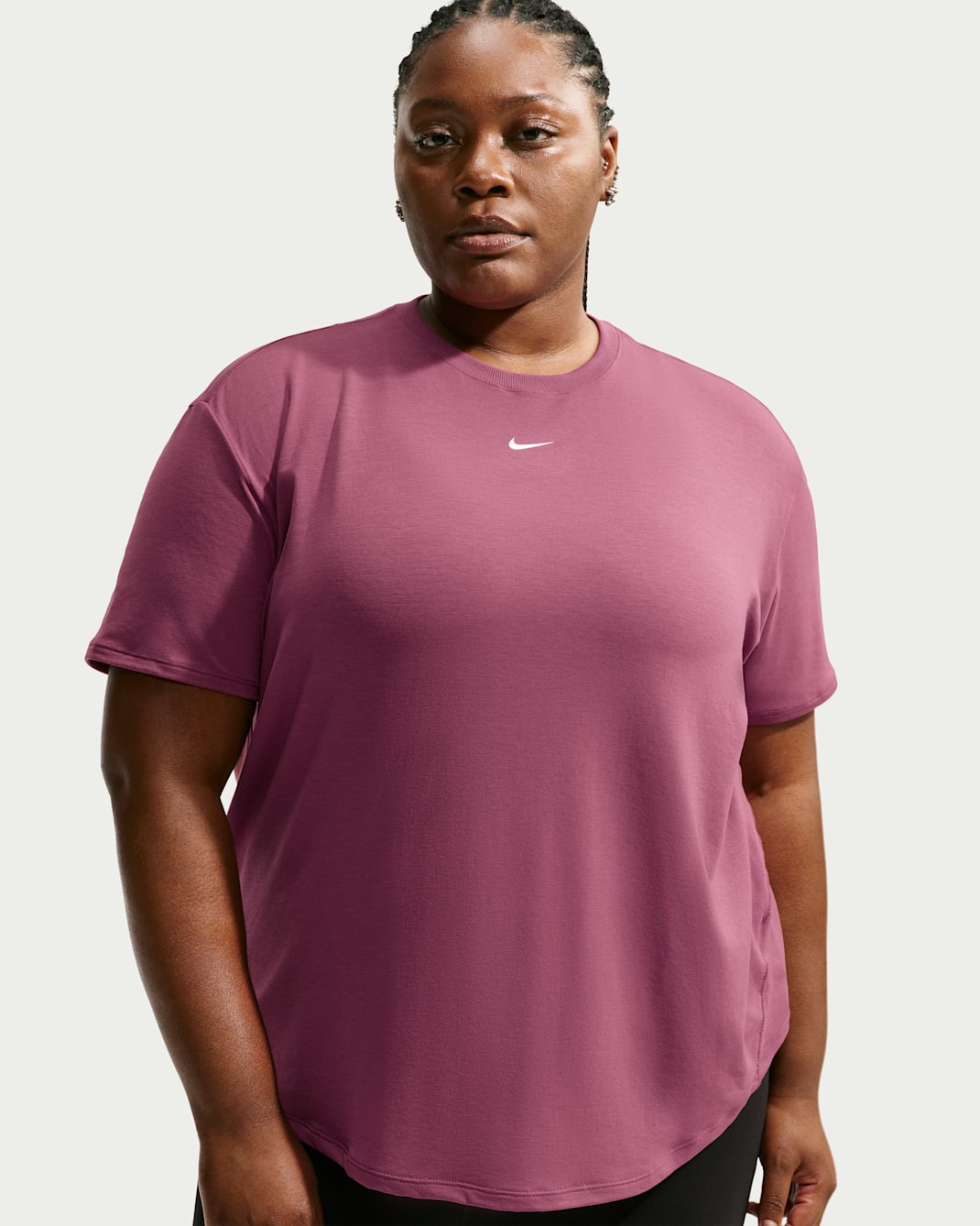Playera de manga corta Dri-FIT para mujer (talla grande) Nike One Relaxed - Rosa humo/Blanco