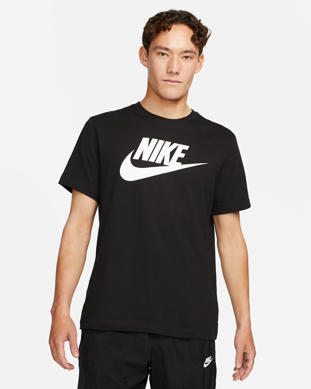 Nike Sportswear 男款 T 恤 - 黑色/白色