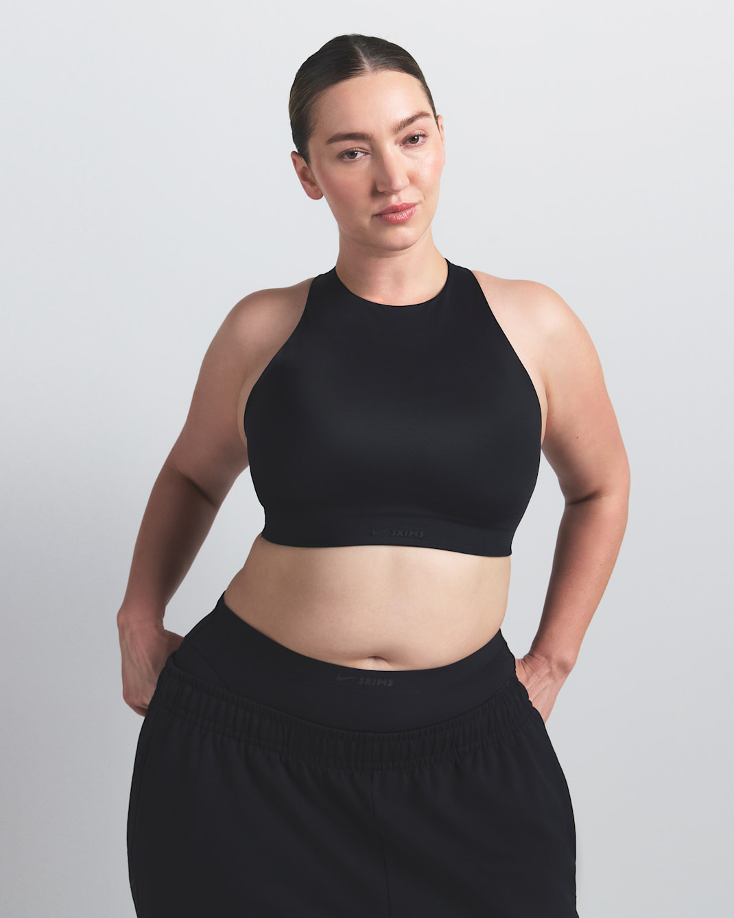NikeSKIMS Satin Shine Women's High-Neck Bra - NSKM Obsidian/NSKM Obsidian