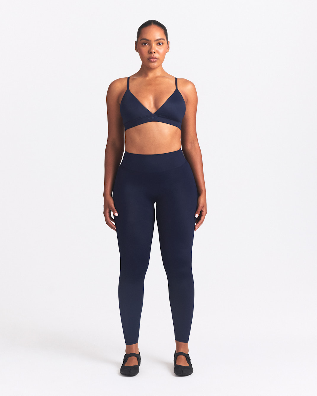 NikeSKIMS Shine Leggings planos de talle alto de 66 cm - Mujer - NSKM NAVY