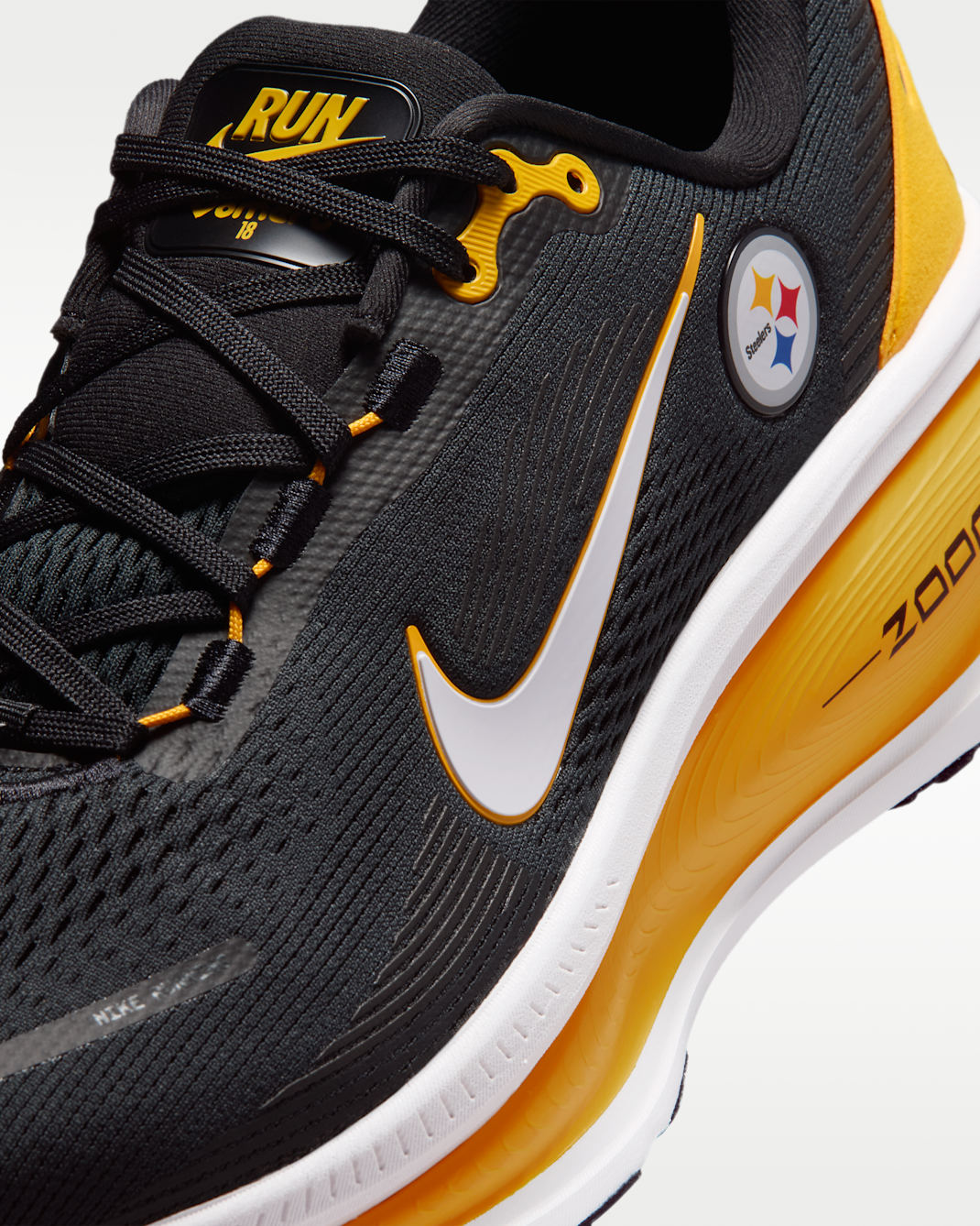 Nike Vomero 18 (Pittsburgh Steelers) Men's NFL Road Running Shoes