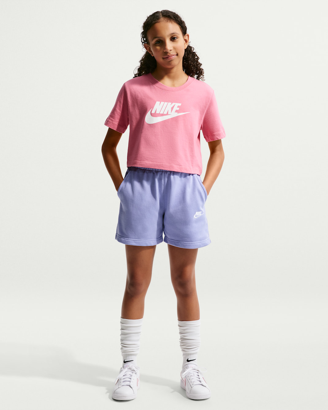 Nike Sportswear Club French-Terry-Shorts (12,5 cm) für ältere Kinder (Mädchen) - Light Thistle/Light Thistle/Weiß