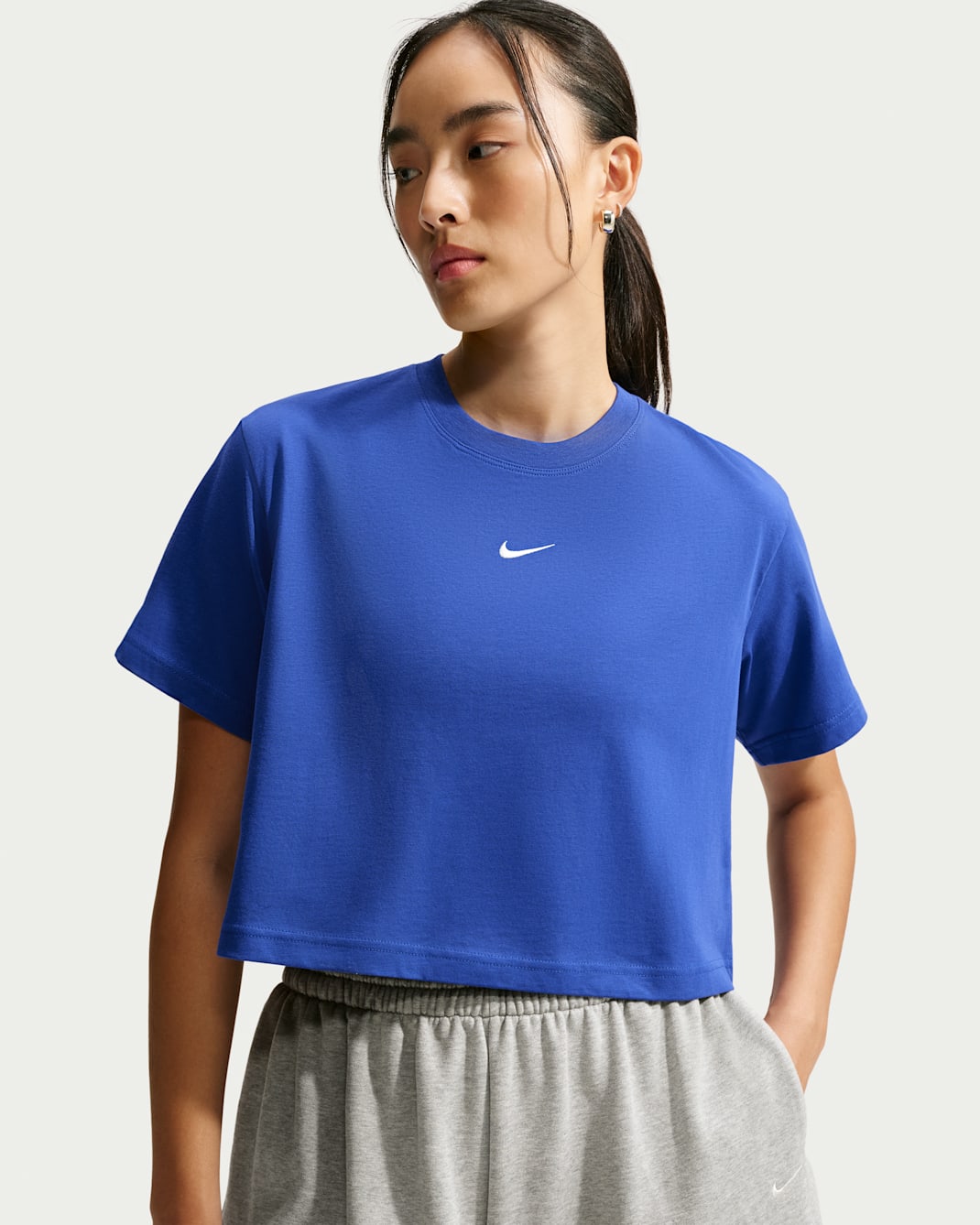 Playera de manga corta holgada cropped para mujer Nike Sportswear Classic - Azul eléctrico/Vela