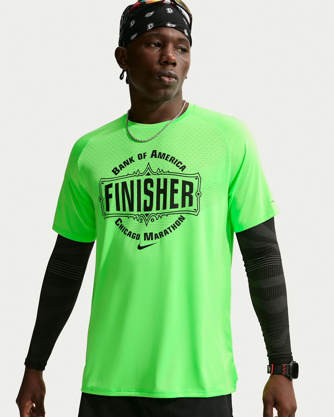 Playera de correr de manga corta Dri-FIT ADV para hombre Nike Stride - Verde strike/Negro
