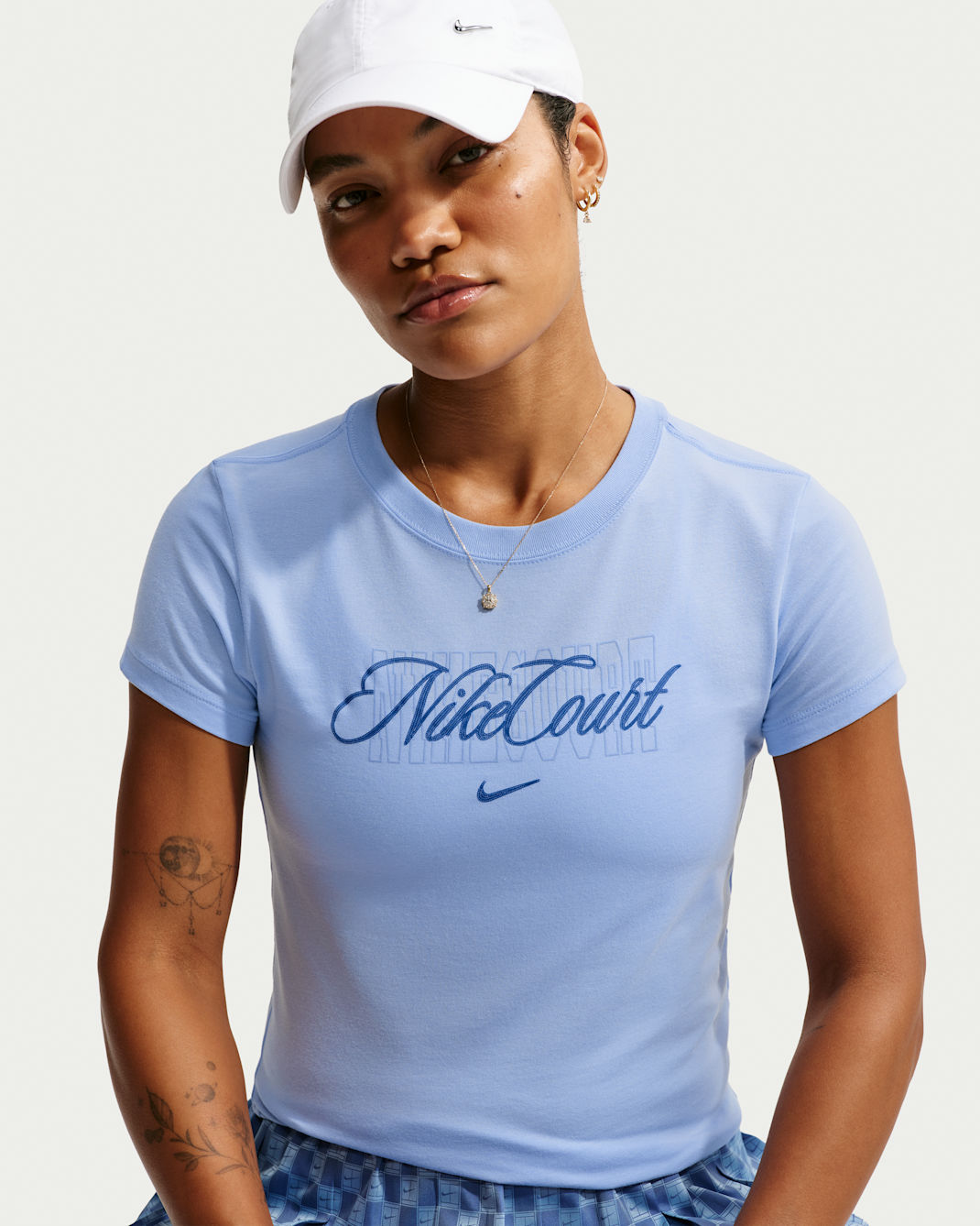 Playera de tenis de manga corta para mujer NikeCourt Heritage - Aluminio