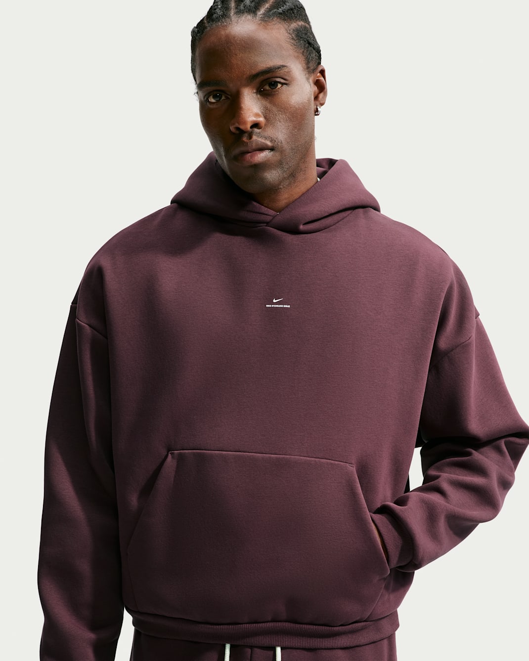 Nike Standard Issue Men's Therma-FIT Brushed Basketball Pullover Hoodie - Burgundy Crush/Pale Ivory