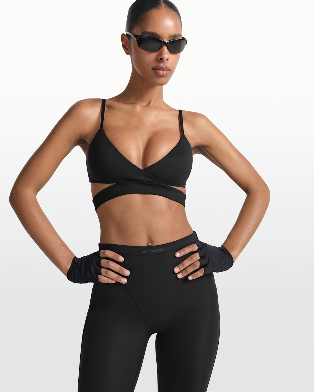 NikeSKIMS 2.0 Women's Training Gloves (1 Pair) - NSKM OBSIDIAN/NSKM OBSIDIAN