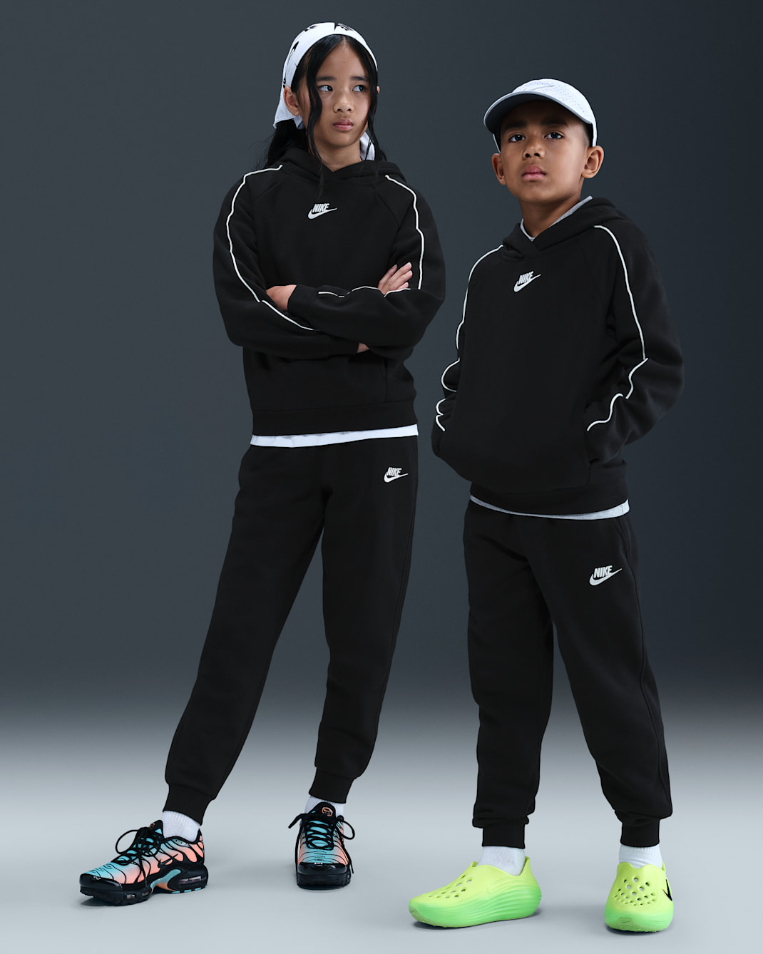 Nike Sportswear Club Fleece Older Kids' Hooded Tracksuit - Black/Black/White/White