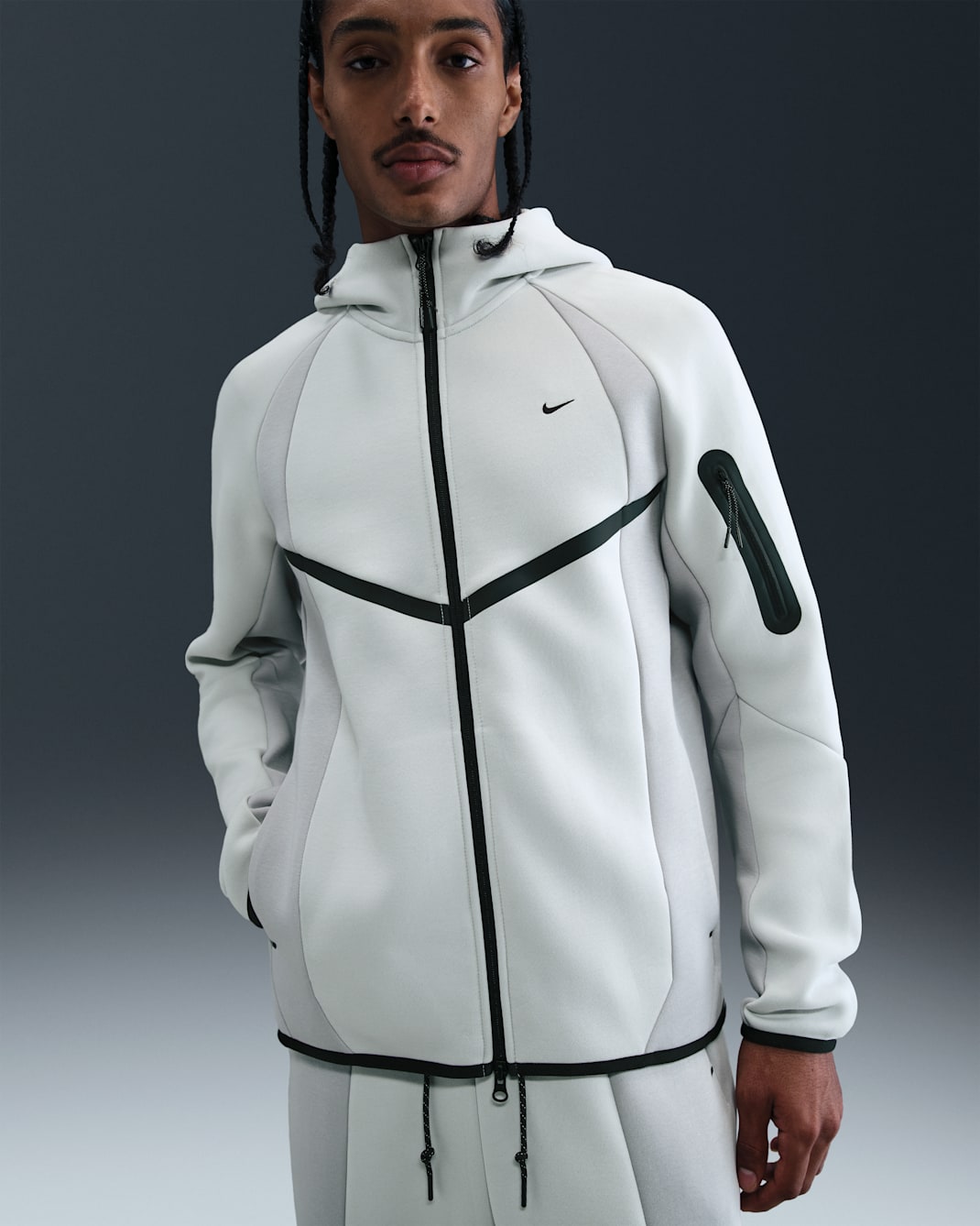Chamarra Windrunner para hombre con tecnología Nike Tech de tejido Fleece con cierre completo y bloques de color - Plata claro/Gris humo claro/Negro