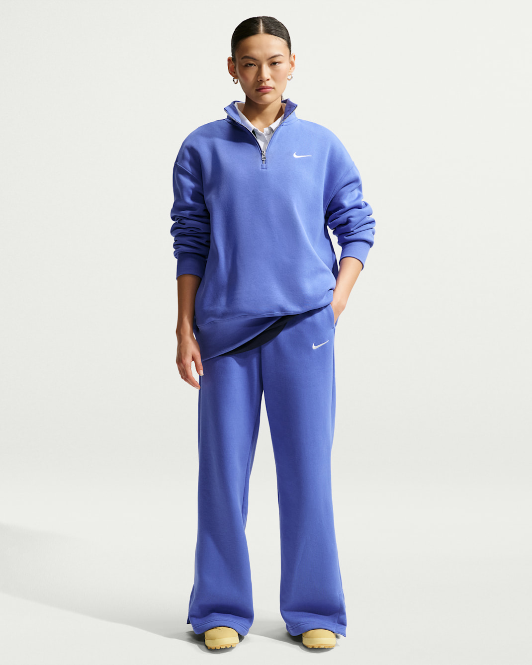 Pants de tiro alto de pierna amplia para mujer Nike Sportswear Phoenix Fleece - Azul medio claro/Vela
