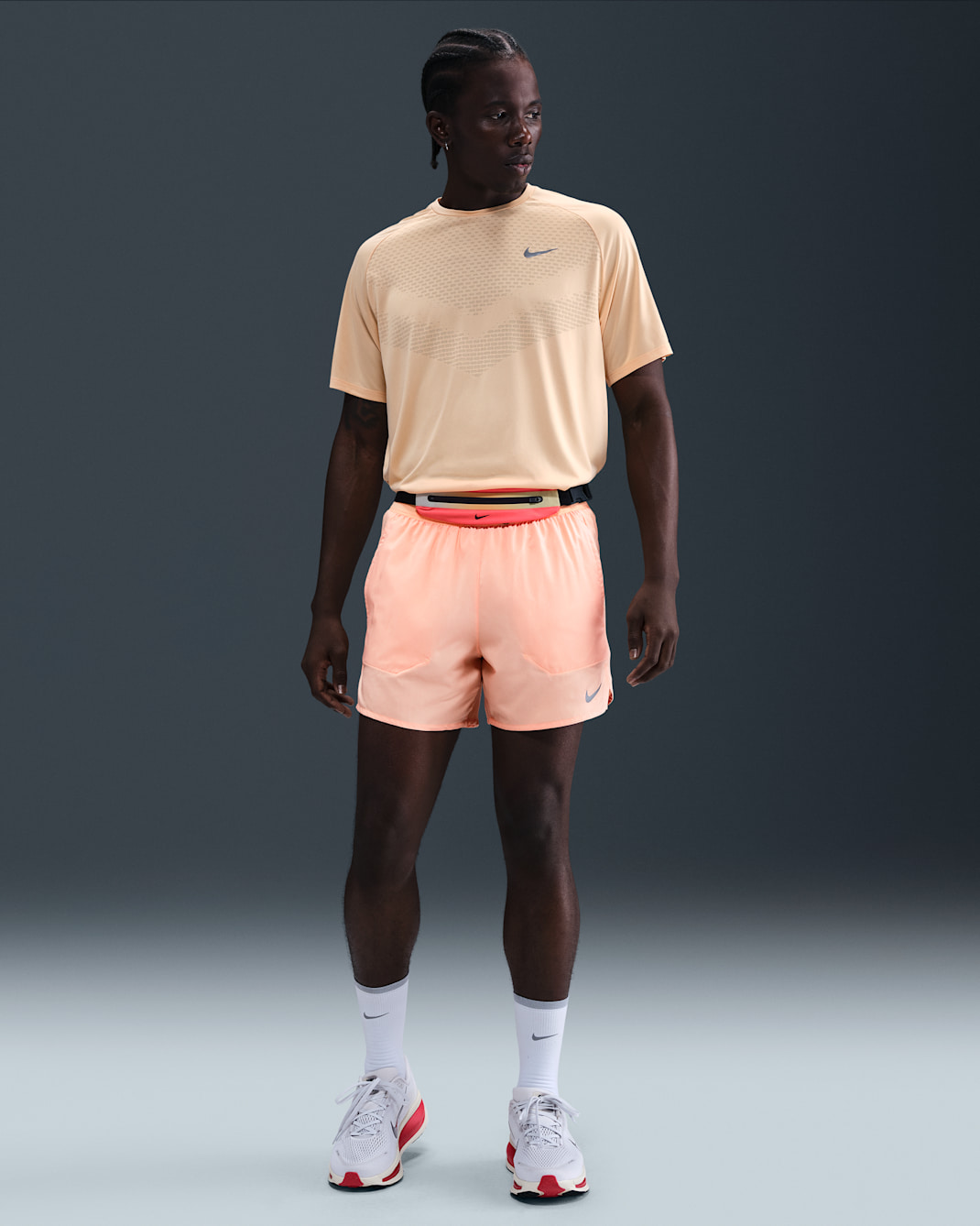 Shorts de correr Dri-FIT de 13 cm con forro de ropa interior para hombre Nike Stride - Tiza naranja/Negro