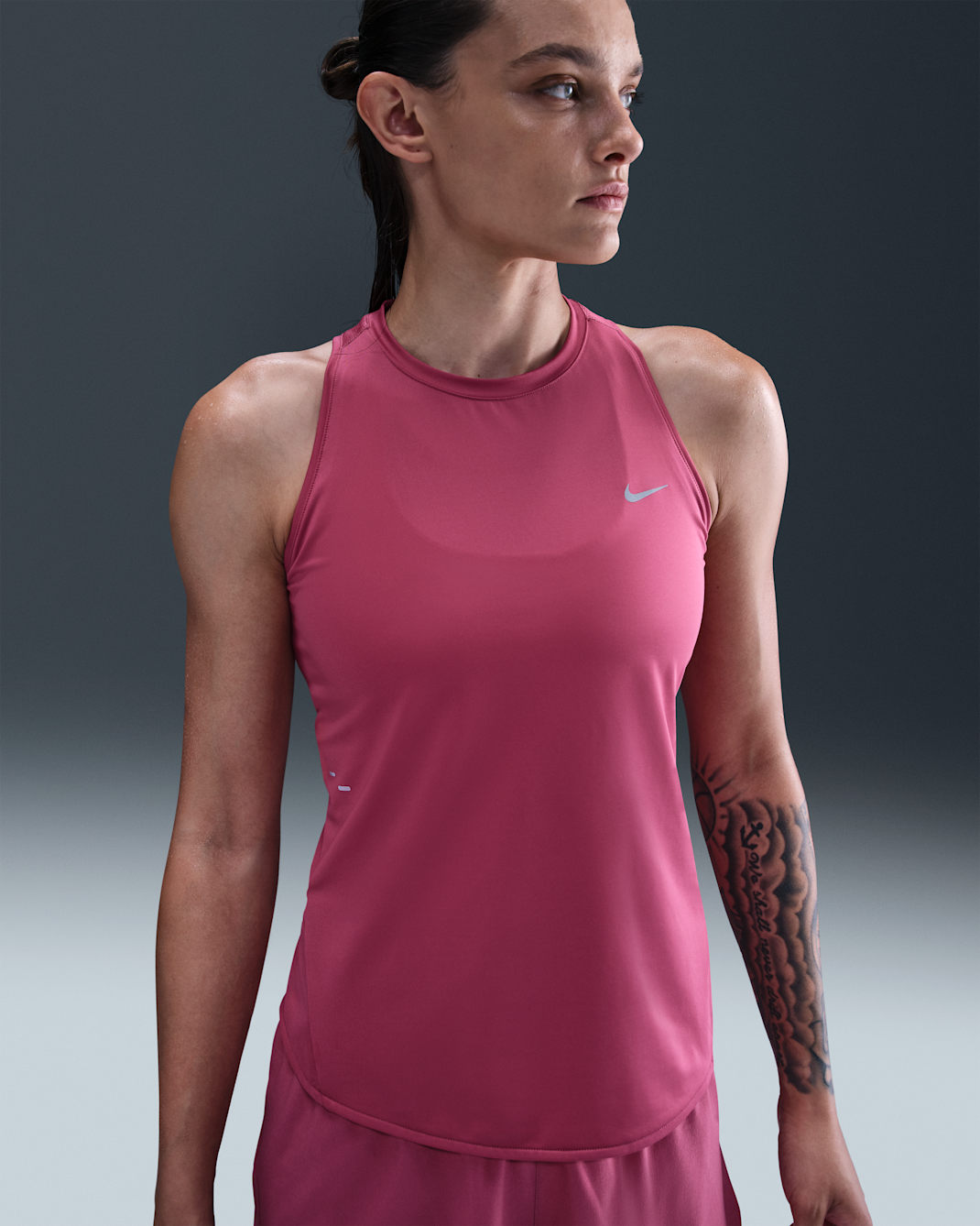 Camiseta de tirantes de correr Dri-FIT para mujer Nike Swift - Remolacha dulce