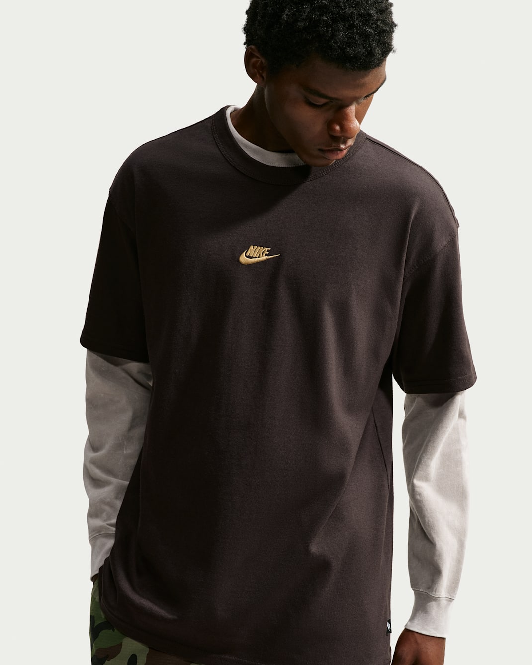 Nike Sportswear Premium Essentials Men's T-Shirt - Velvet Brown/Flat Gold