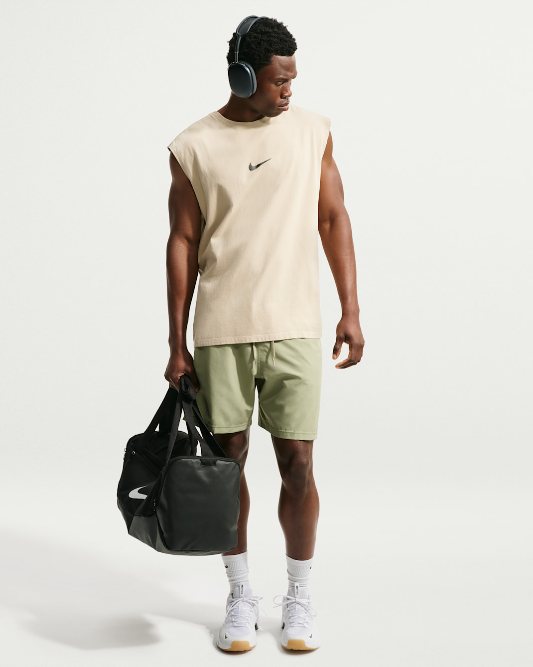 Shorts Dri-FIT de 18 cm versátiles sin forro para hombre Nike Form - Oliva empolvado/Negro