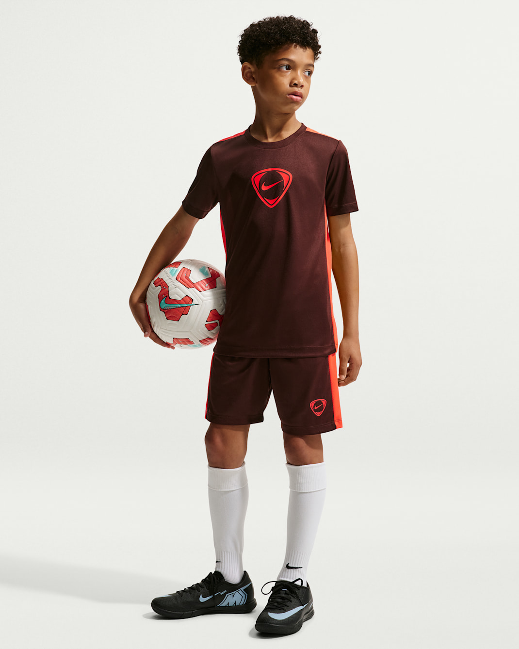Nike Academy+ Dri-FIT futballrövidnadrág nagyobb gyerekeknek - Mystic Dates/Bright Crimson/Bright Crimson