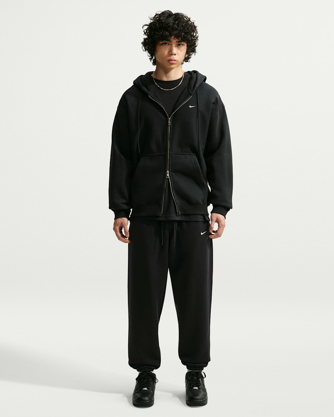 Nike Solo Fleece Men's Cuffed Trousers - Total Black/Sail