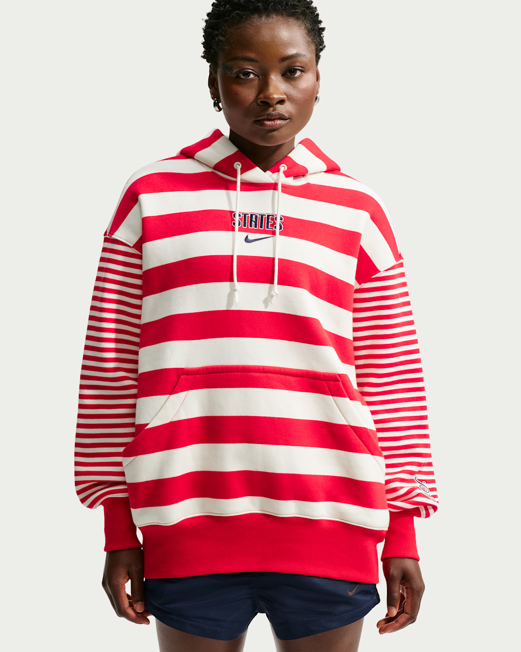 Sudadera con gorro con cierre para fútbol oversized Nike para mujer de la selección nacional de fútbol masculino de Estados Unidos Phoenix Fleece - Vela/Rojo universitario/Azul marino medianoche/Vela