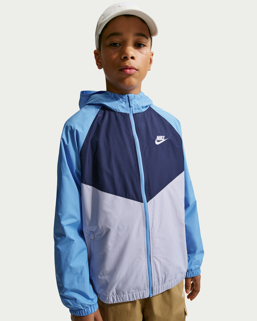 Wodoodporna kurtka z kapturem dla dużych dzieci Nike Sportswear Windrunner - University Blue/Ghost/Midnight Navy/Biel