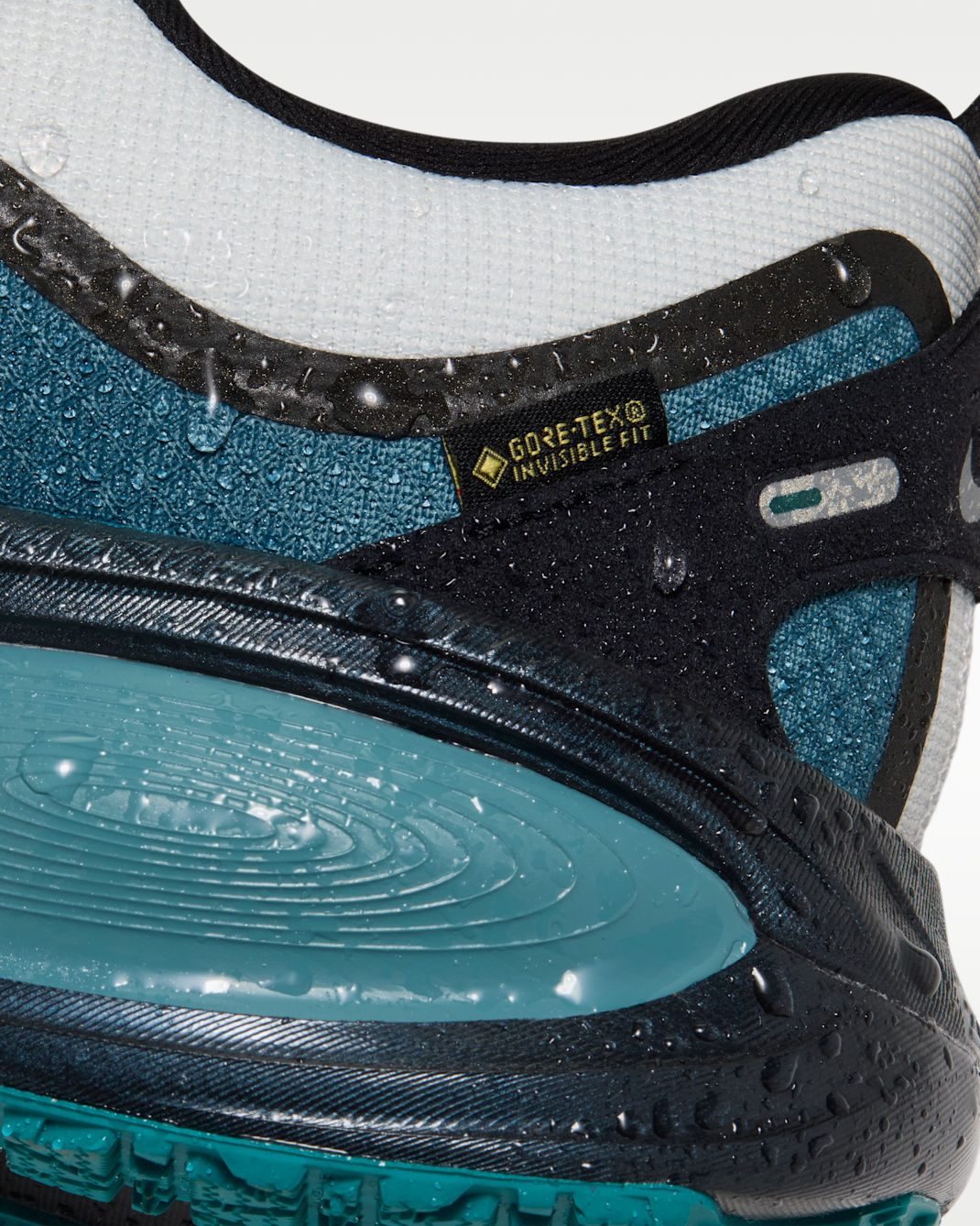 Nike Vomero 18 GORE-TEX Men's Waterproof Road Running Shoes