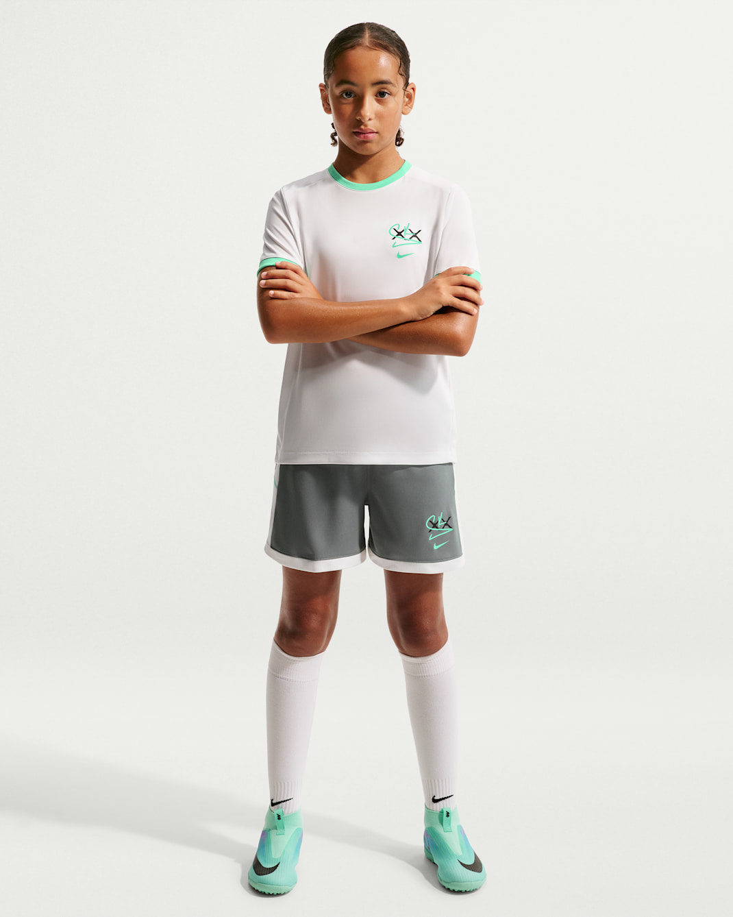 Sam Kerr Academy Older Kids' (Girls') Nike Dri-FIT 10cm (approx.) Football Shorts - Smoke Grey/Summit White/Green Glow