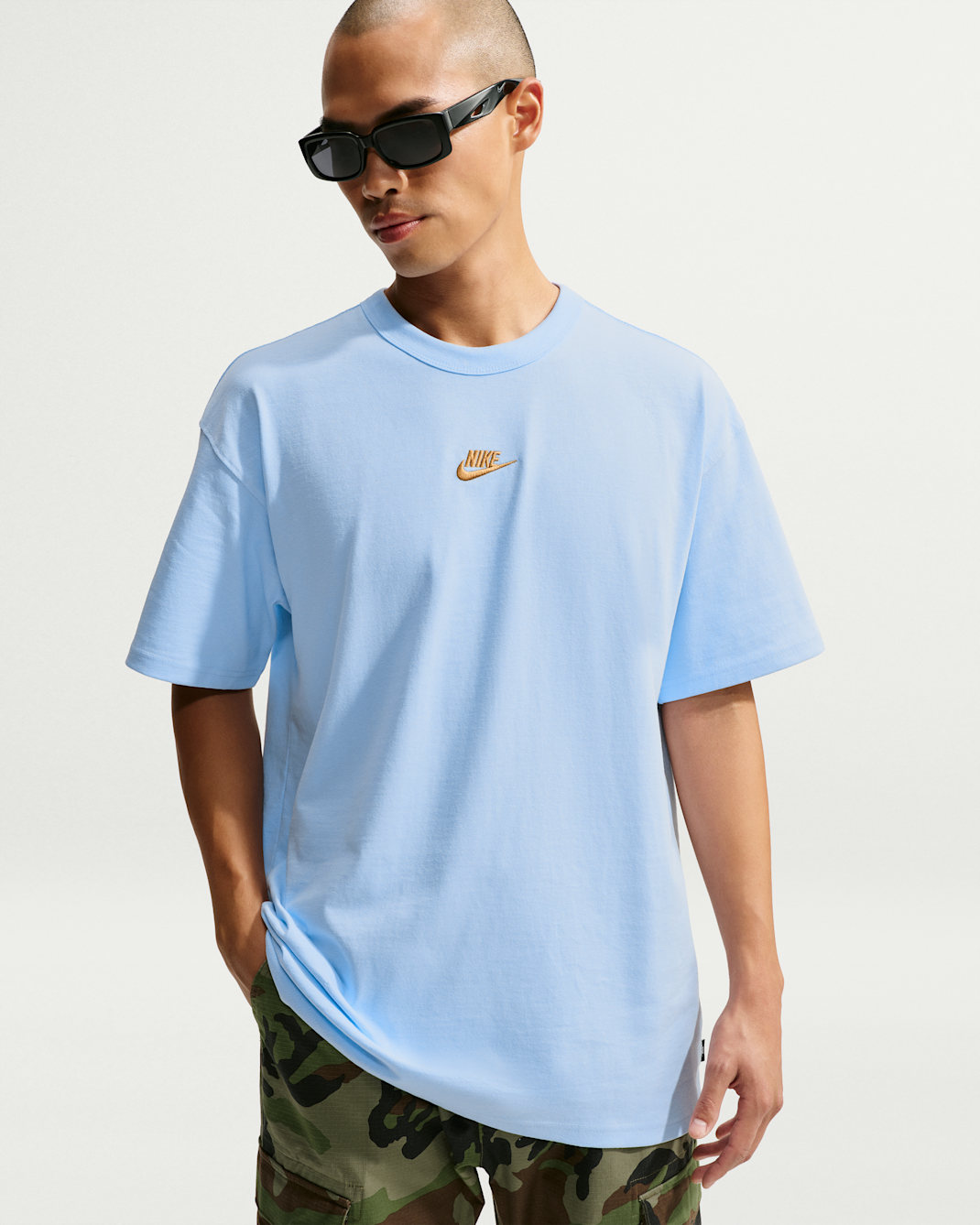 Nike Sportswear Premium Essentials Men's T-Shirt - Ice Blue/Flat Gold