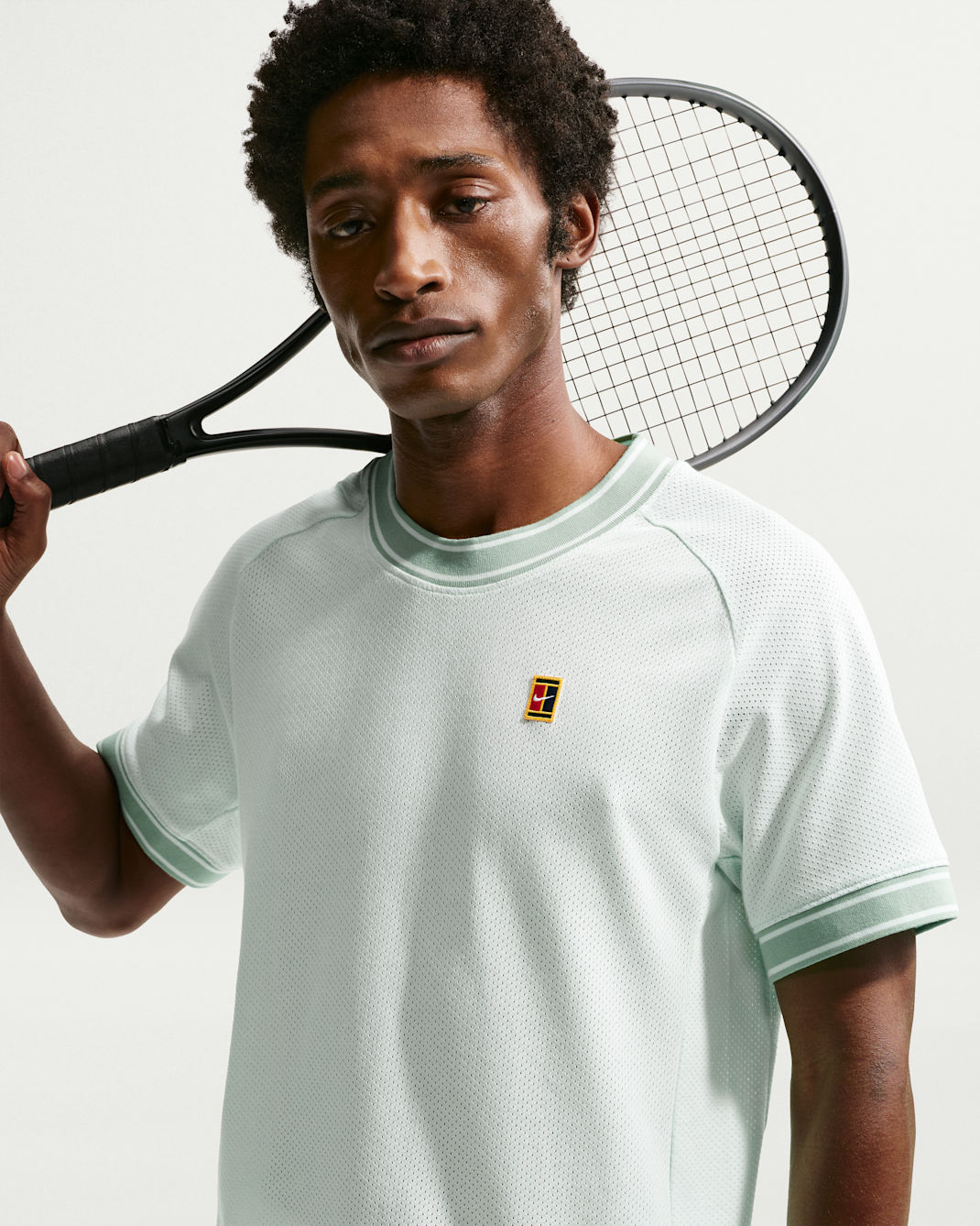 Playera de tenis de manga corta para hombre NikeCourt Heritage - Verde ligero