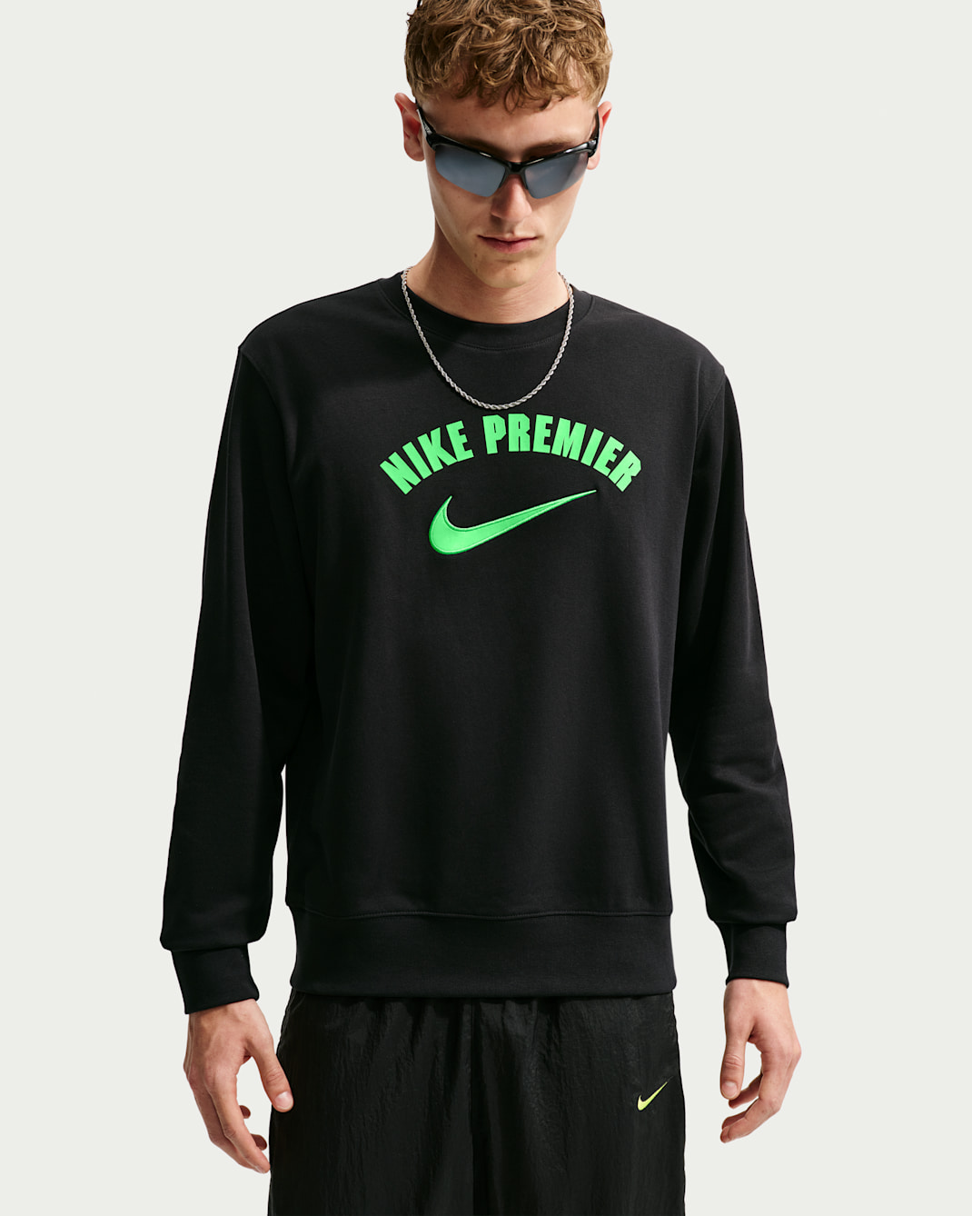 Nike Premier Men's Dri-FIT Football Fleece Crew - Black/Illusion Green