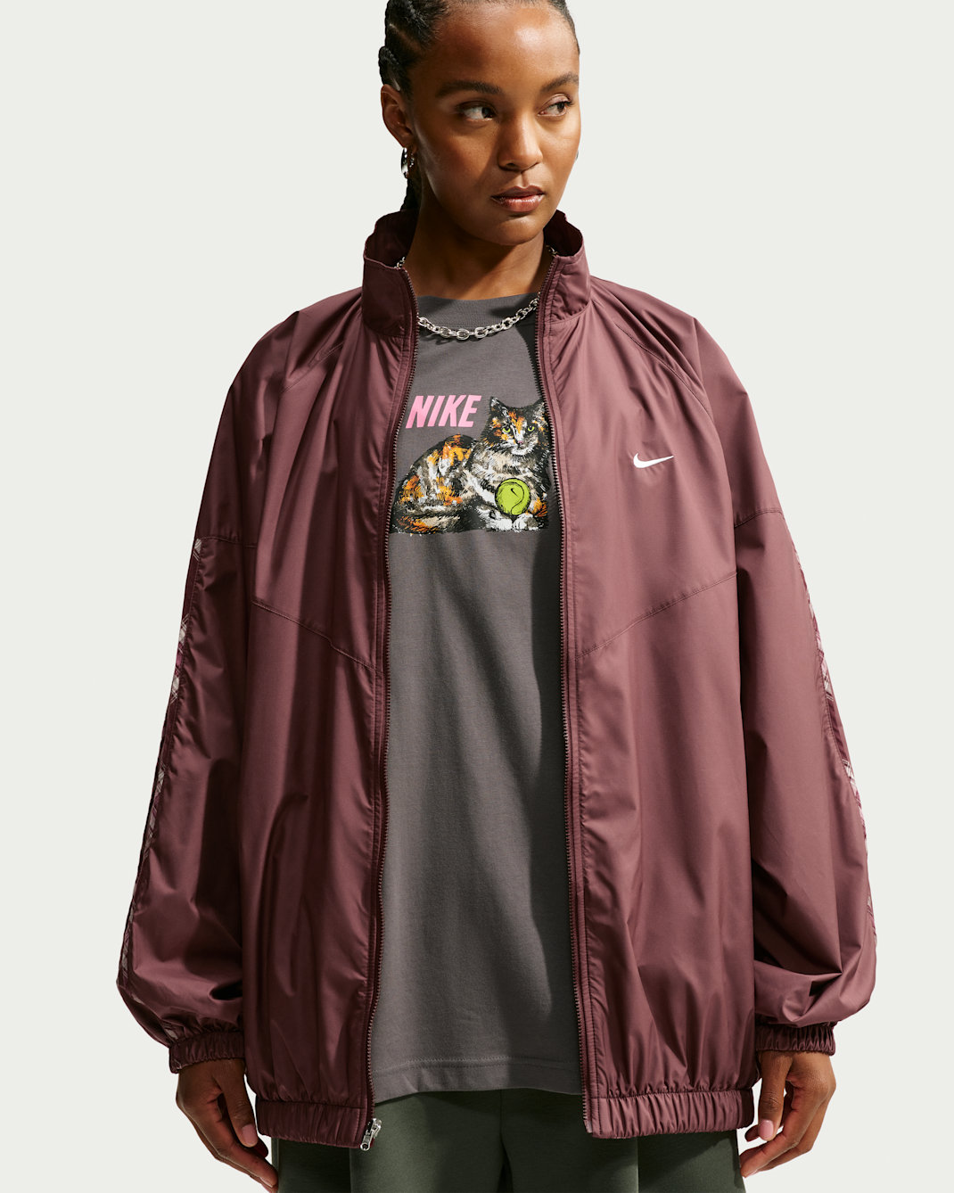 Chamarra reversible oversized para mujer Nike Sportswear - Dátil místico/Blanco