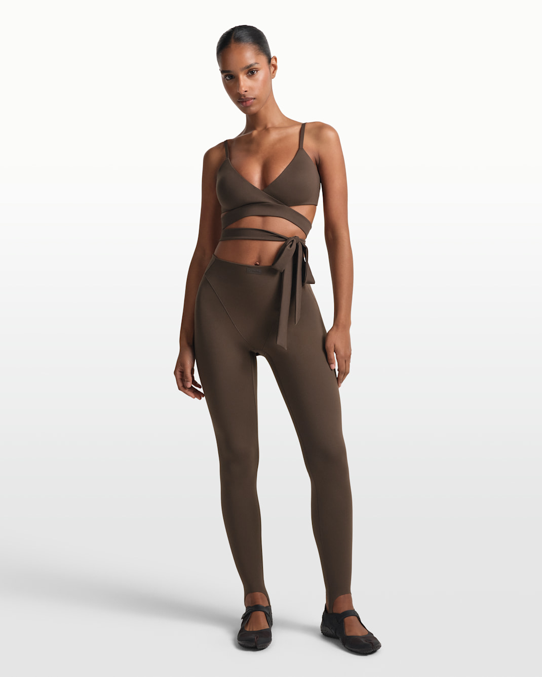 NikeSKIMS Matte Women's V-Panel Stirrup Leggings - NSKM DARK SEPIA