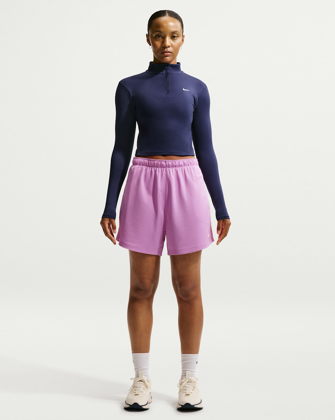 Shorts Dri-FIT de tiro medio de 10 cm para mujer Nike Attack - Magenta claro/Espuma rosa/Blanco