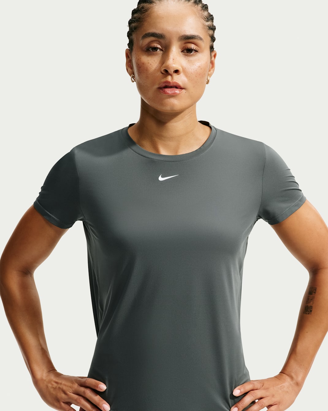 Top a manica corta Dri-FIT Nike One Classic – Donna - Camo Green/Bianco