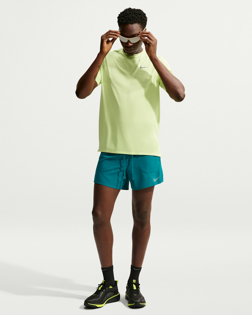 Nike Stride Men's Dri-FIT 12.5cm (approx.) 2-in-1 Running Shorts - Bright Spruce