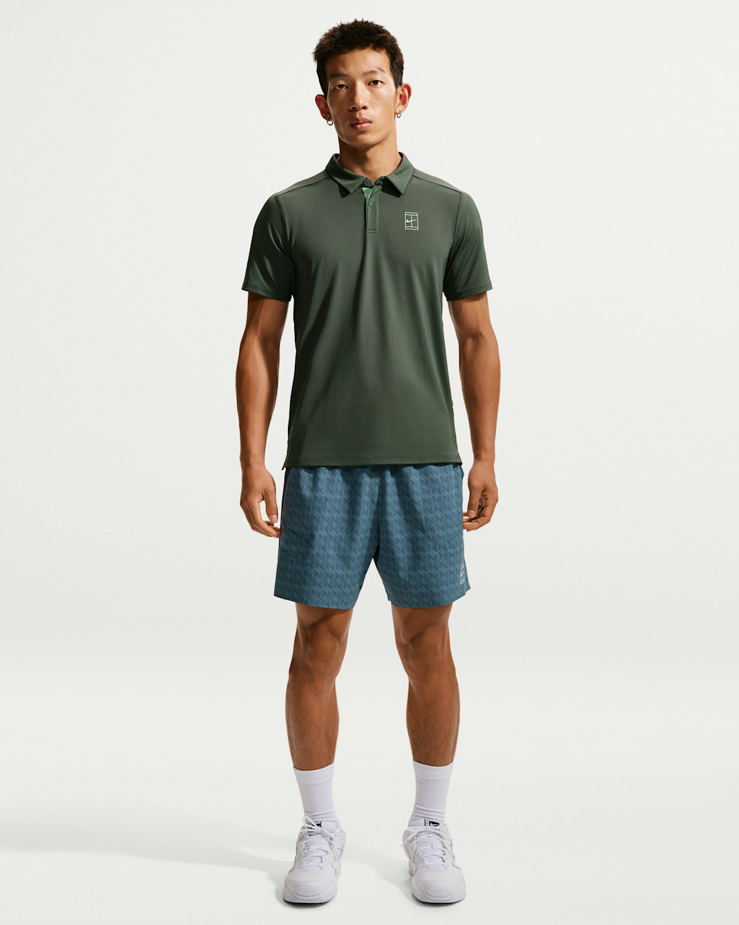 ナイキコート アドバンテージ メンズ Dri-FIT テニス ショートパンツ - ニュースレート/アーモリーネイビー/ホワイト
