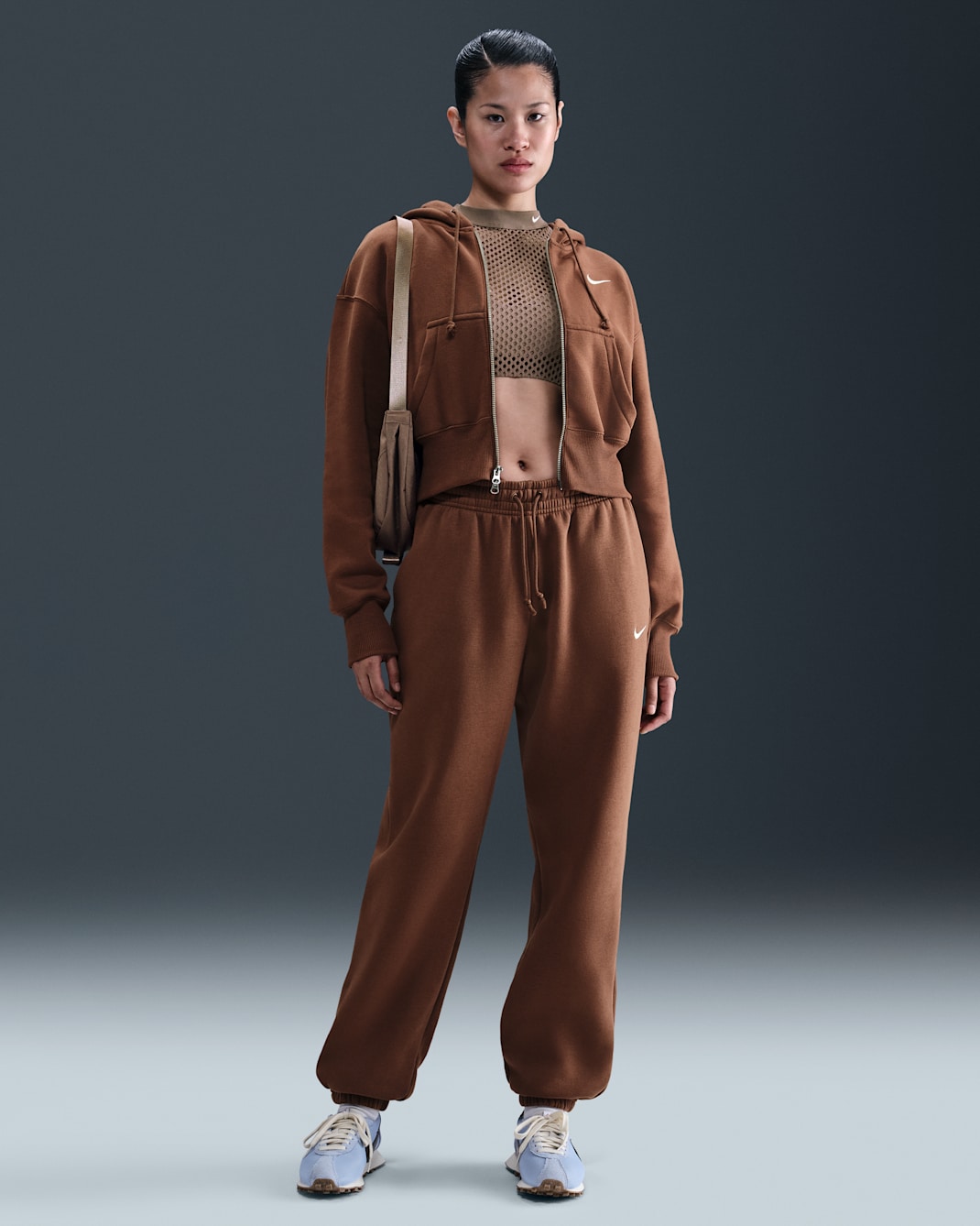 Pants de entrenamiento oversized de tiro alto para mujer Nike Sportswear Phoenix Fleece - Marrón fauna/Vela
