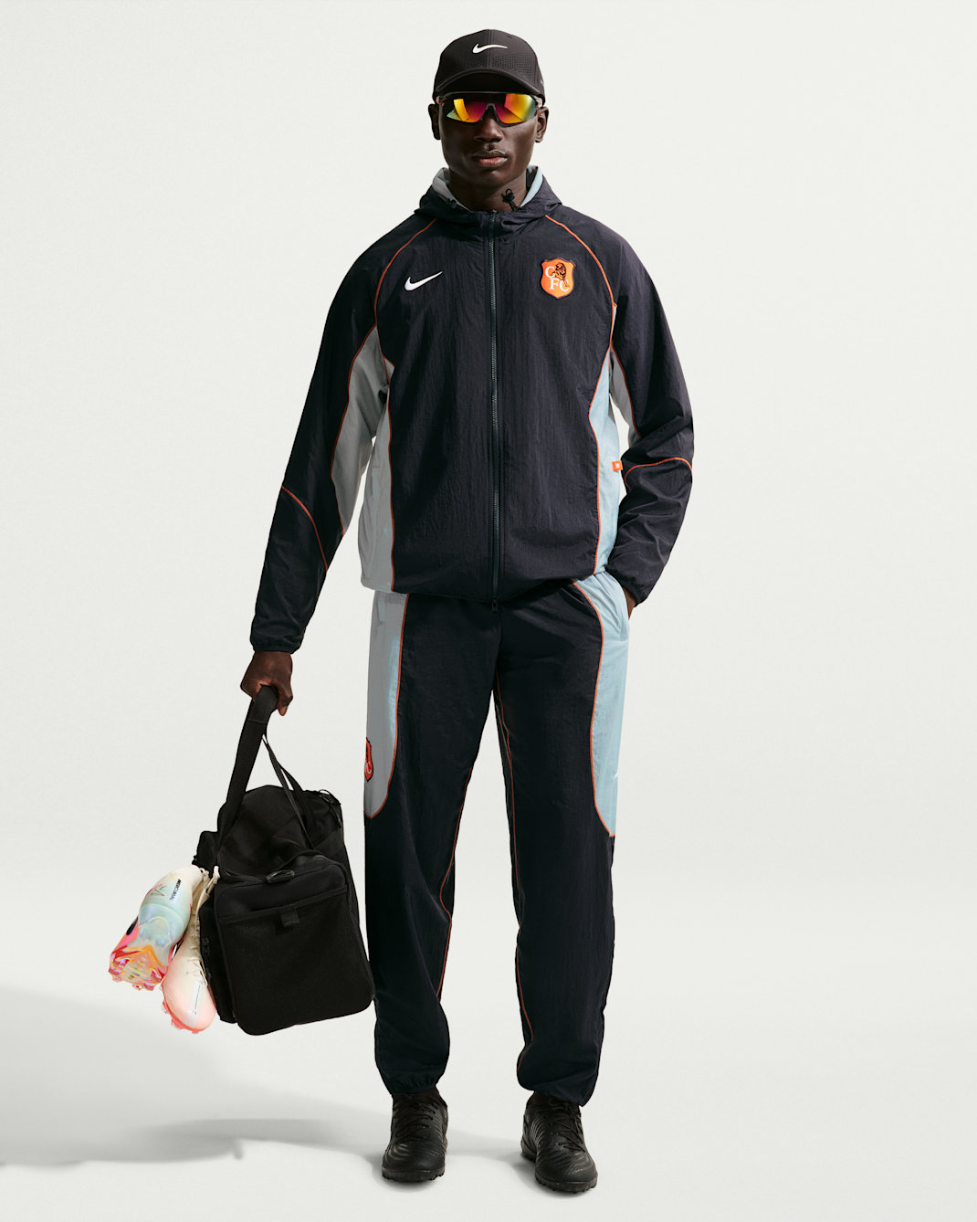 Chelsea FC Strike+ SE Men's Nike Football Repel Woven Trousers - Pitch Blue/Wolf Grey/Turf Orange/Pitch Blue