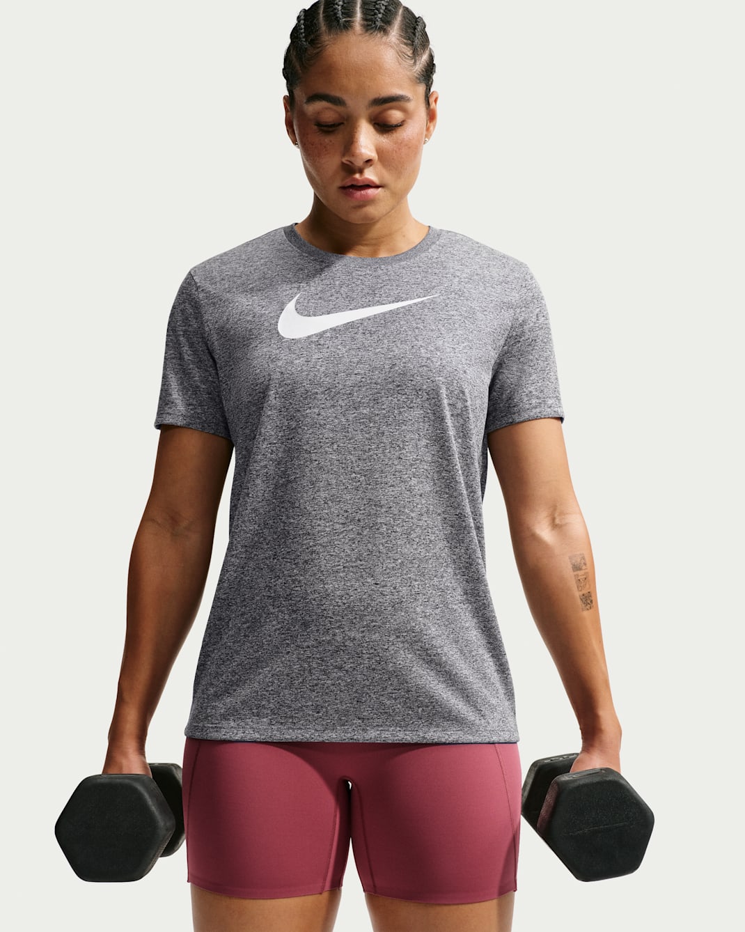 Playera con gráfico Dri-FIT para mujer Nike - Negro/Puro/Jaspeado/Blanco