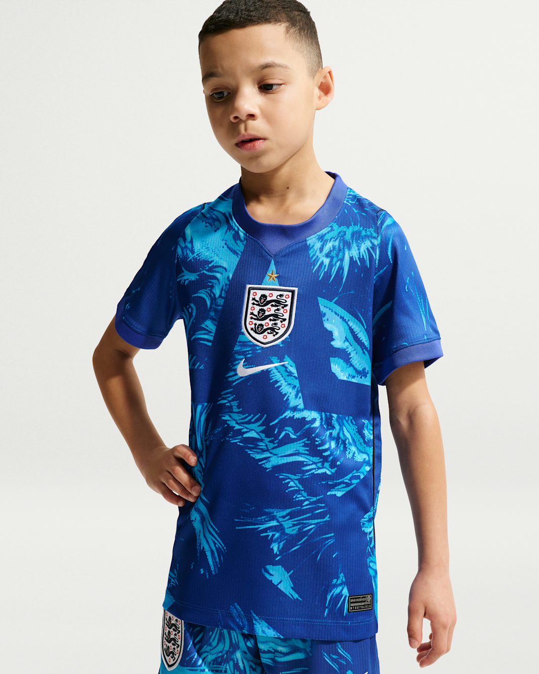 England 2026 Stadion Goalkeeper Nike Dri-FIT Replika kurzärmliges Fußballtrikot (ältere Kinder) - Astronomy Blue/Schwarz/Weiß