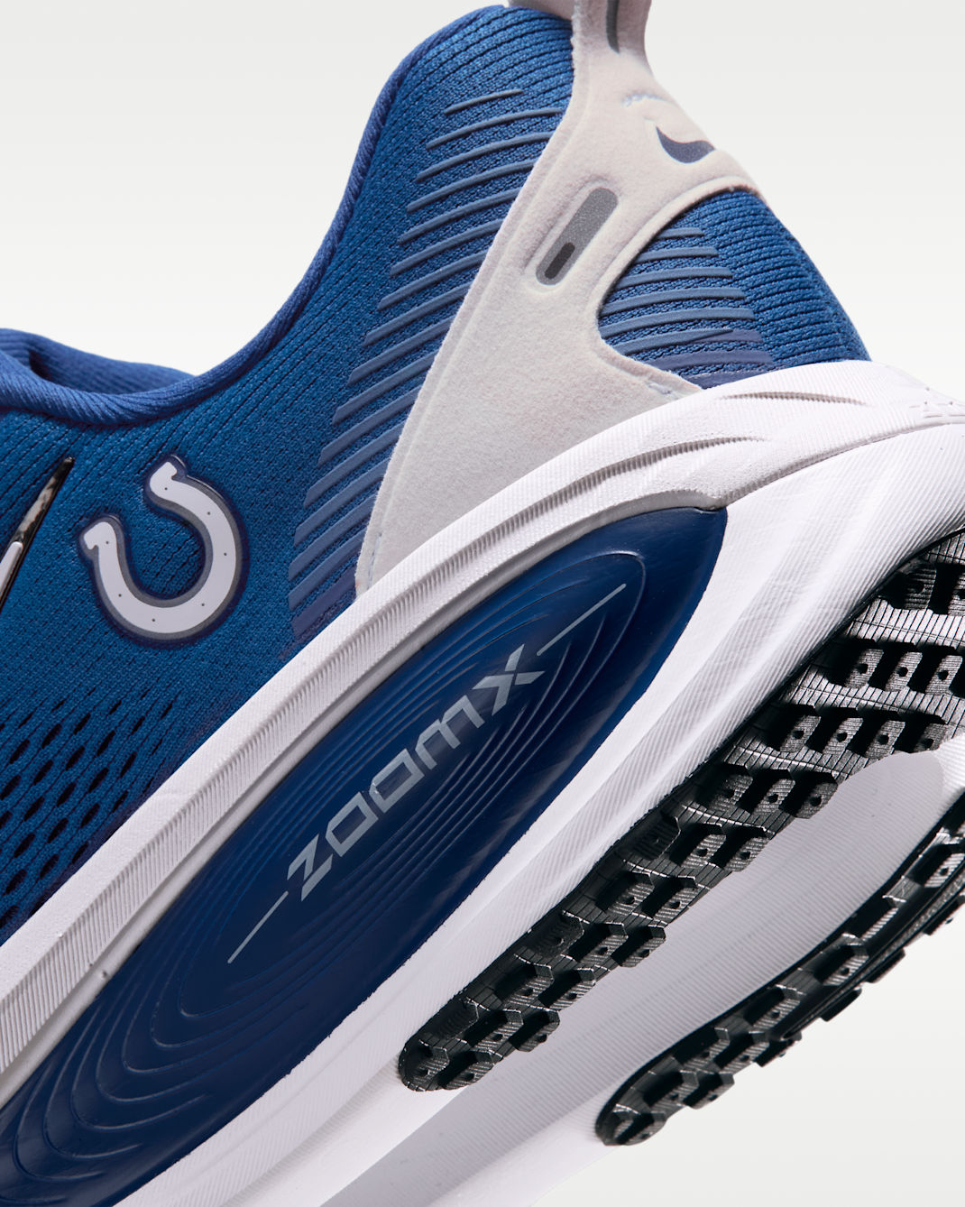Nike Vomero 18 (Indianapolis Colts) Men's NFL Road Running Shoes